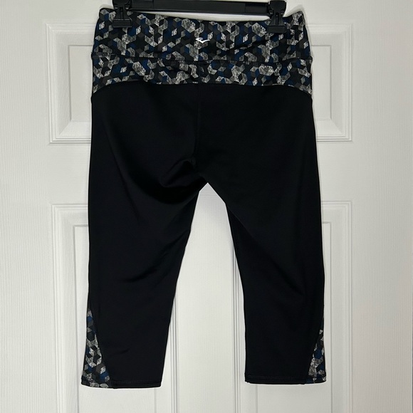 Everlast Black Leggings with Blue and Gray Pattern - Picture 2 of 5